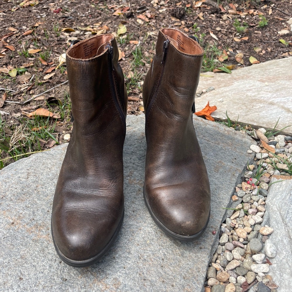 Women’s Born Onedine Brown Leather Ankle Boots Buckle 2” Heel Size 8.5